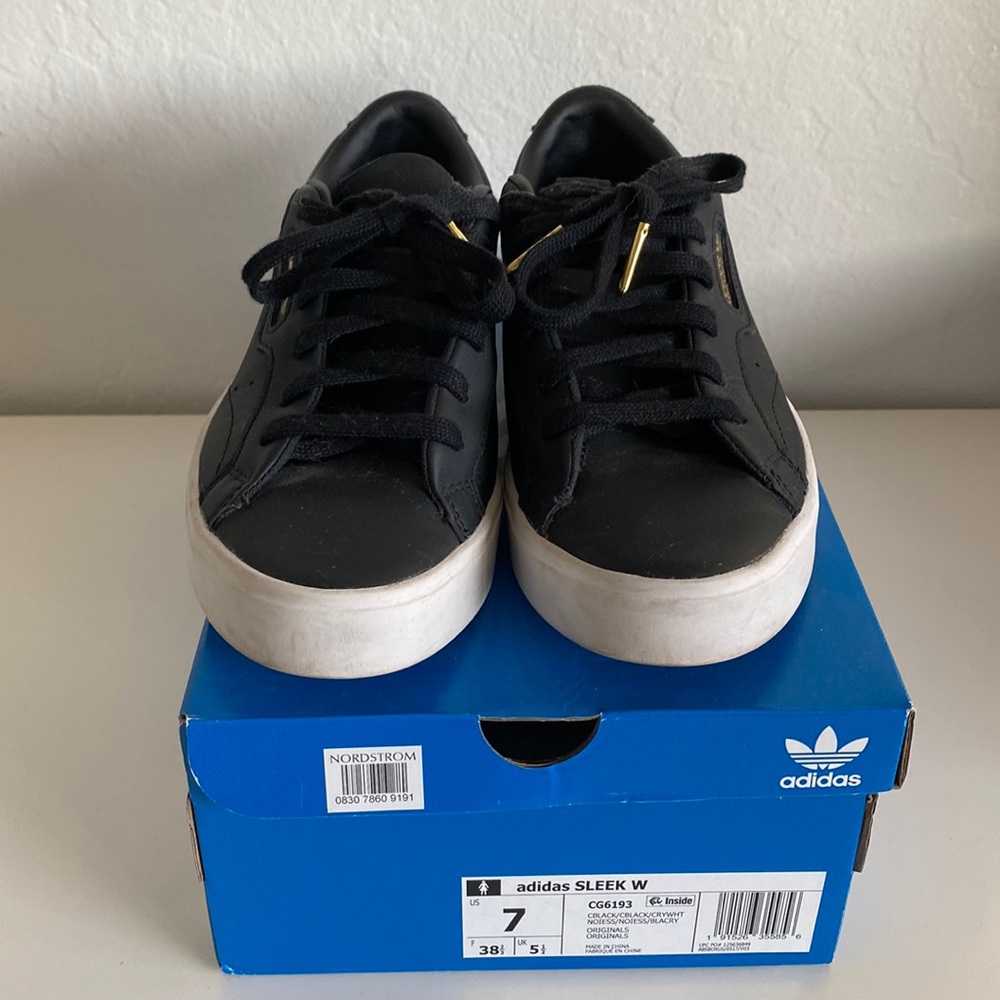 Addidas Women's Sleek Low Top Lace-Up Sneakers Size 7
